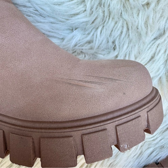 Qupid 💕 Dusty Pink Blush Lug Sole Ankle Faux Suede Fall Booties Womens Size 6 - Picture 11 of 15